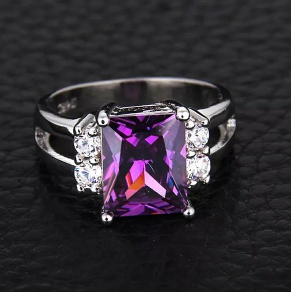 Jewelry - LAST ONE Silver plated Ring